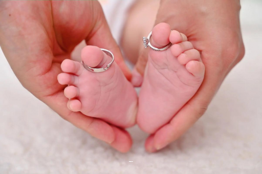 代怀生子好找吗宝宝四天不拉屎